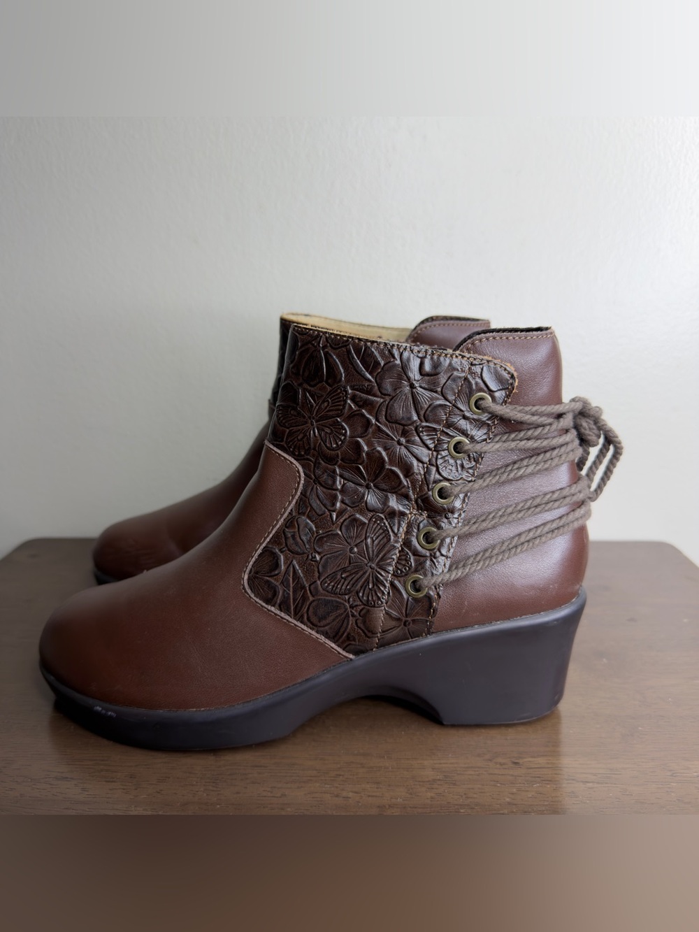 Alegria by PG Lite Stevee Brown Leather Ankle Boots sz 36 (6)